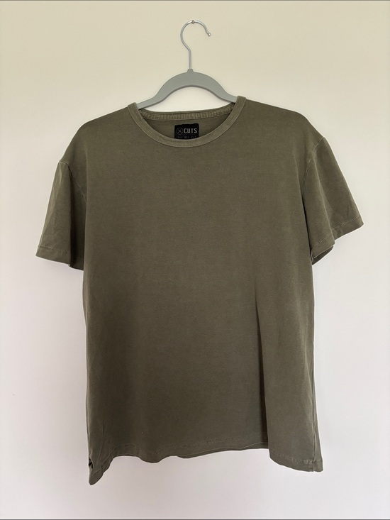 Cuts Clothing Other - Cuts The Box Cut Clothing Olive Green Crewneck Short Sleeve Tee